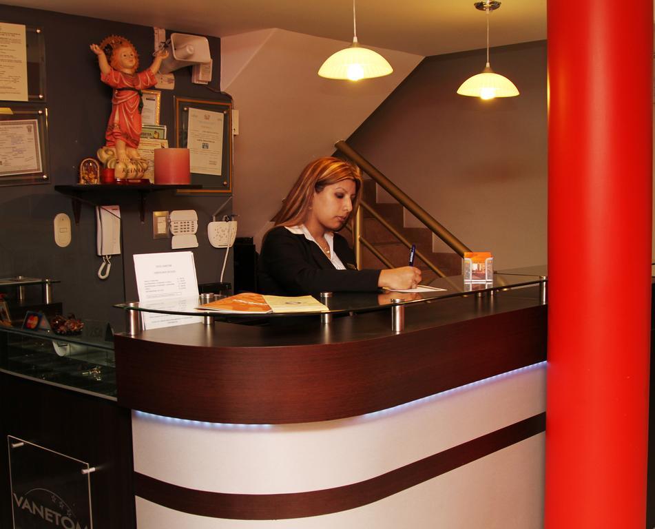 Hotel Vanetom ชิกลาโย ภายนอก รูปภาพ